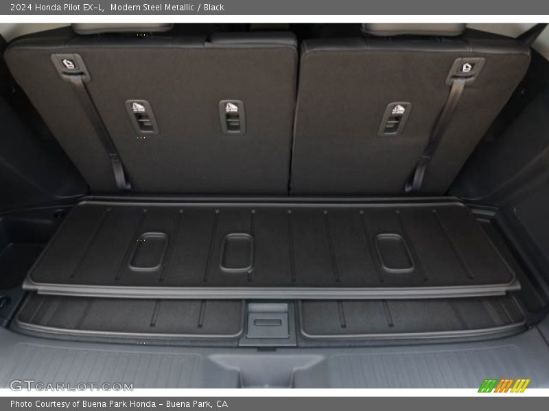 Modern Steel Metallic / Black 2024 Honda Pilot EX-L