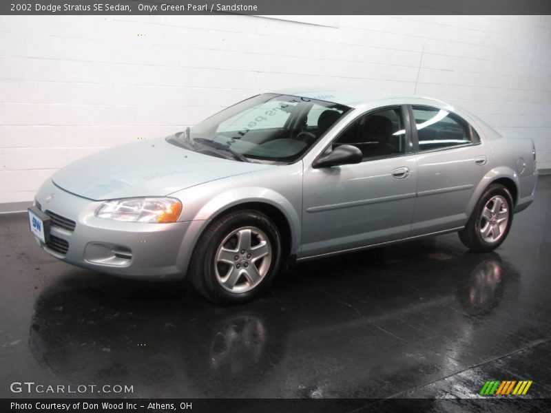 Onyx Green Pearl / Sandstone 2002 Dodge Stratus SE Sedan