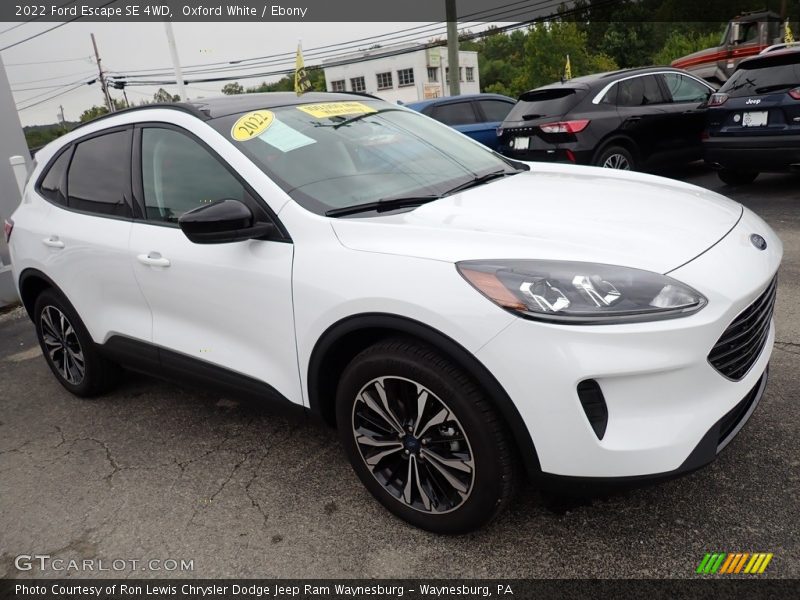Front 3/4 View of 2022 Escape SE 4WD