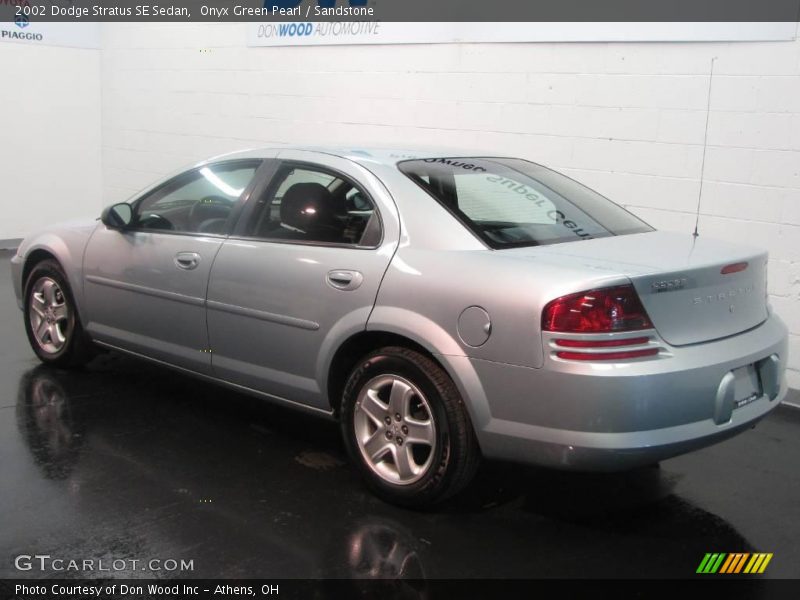 Onyx Green Pearl / Sandstone 2002 Dodge Stratus SE Sedan