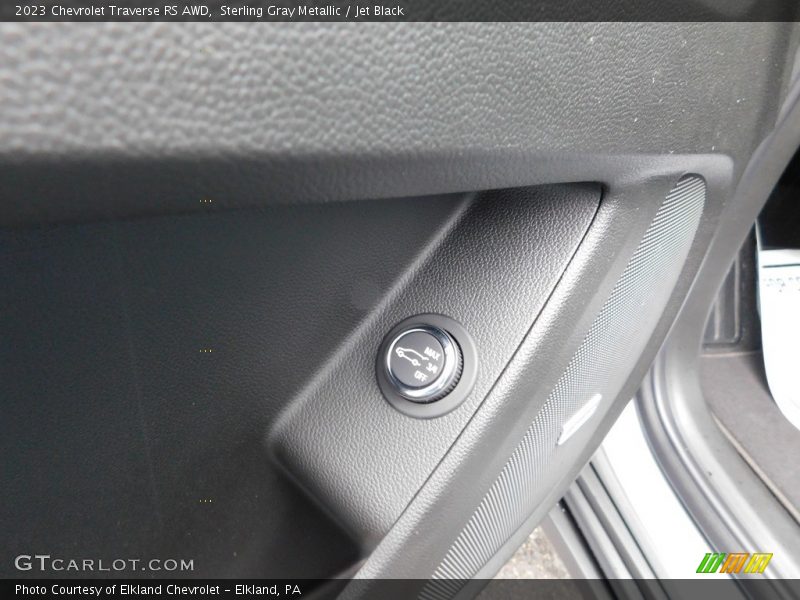 Sterling Gray Metallic / Jet Black 2023 Chevrolet Traverse RS AWD