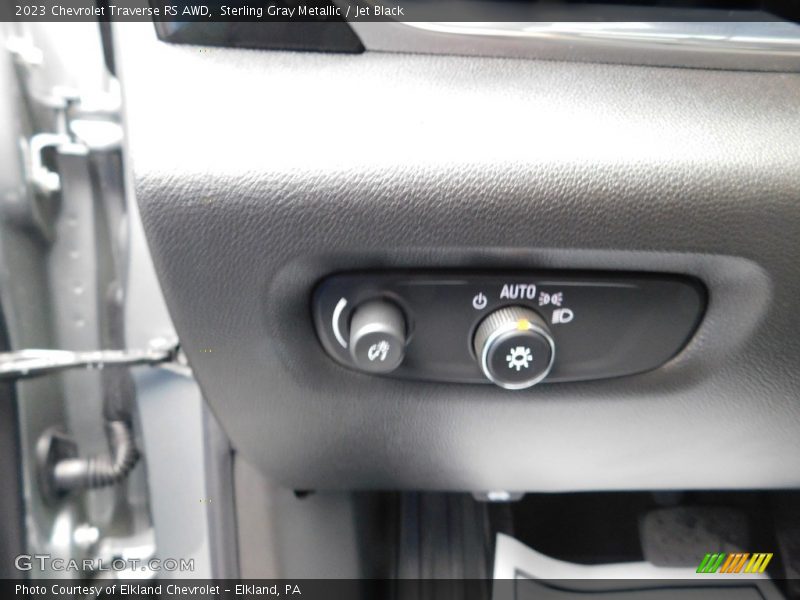 Sterling Gray Metallic / Jet Black 2023 Chevrolet Traverse RS AWD