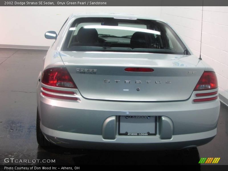 Onyx Green Pearl / Sandstone 2002 Dodge Stratus SE Sedan