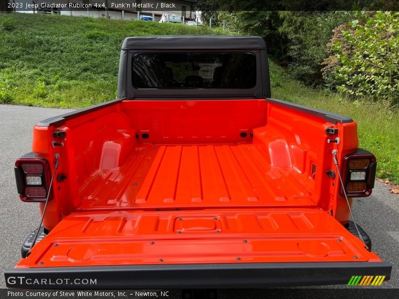  2023 Gladiator Rubicon 4x4 Trunk