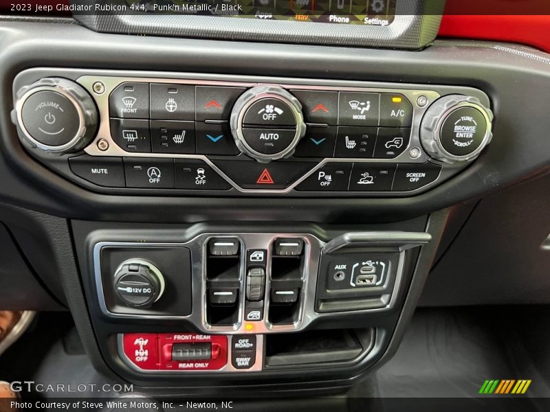 Controls of 2023 Gladiator Rubicon 4x4