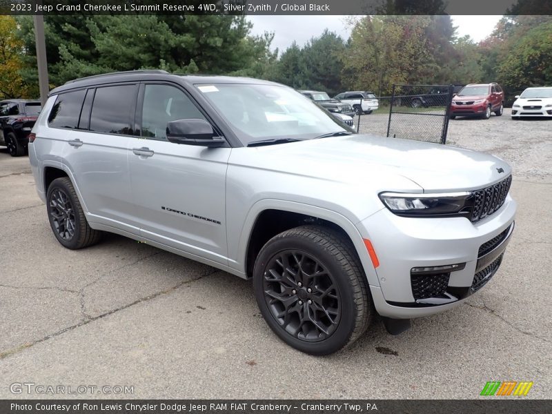 Front 3/4 View of 2023 Grand Cherokee L Summit Reserve 4WD