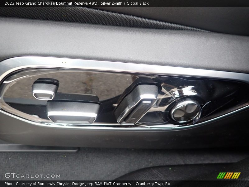 Controls of 2023 Grand Cherokee L Summit Reserve 4WD