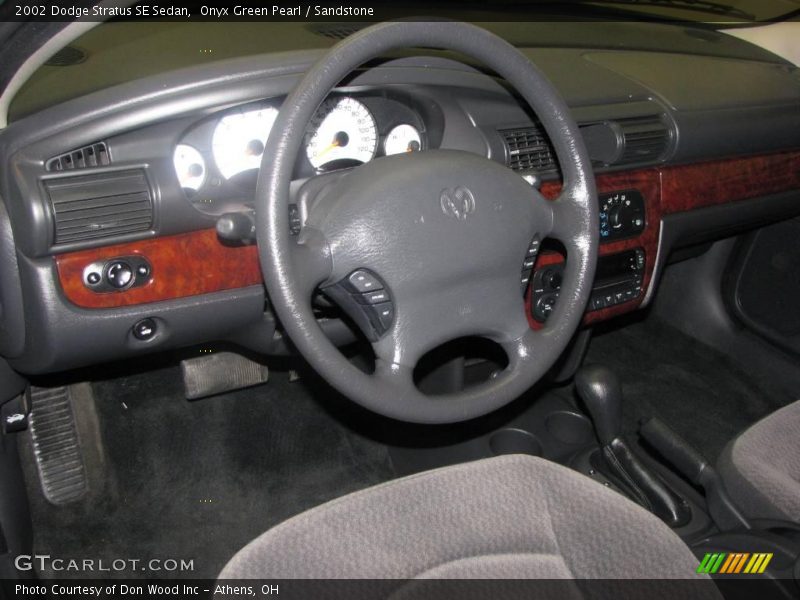 Onyx Green Pearl / Sandstone 2002 Dodge Stratus SE Sedan