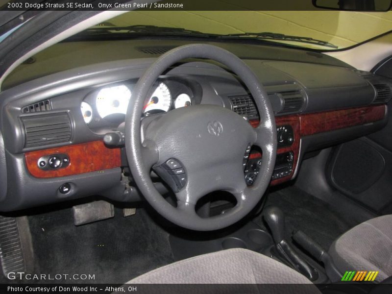 Onyx Green Pearl / Sandstone 2002 Dodge Stratus SE Sedan