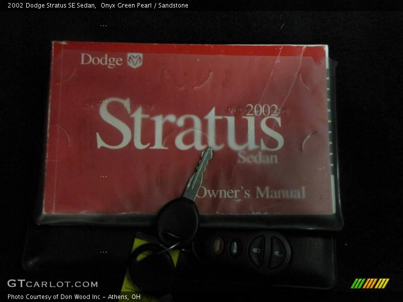 Onyx Green Pearl / Sandstone 2002 Dodge Stratus SE Sedan