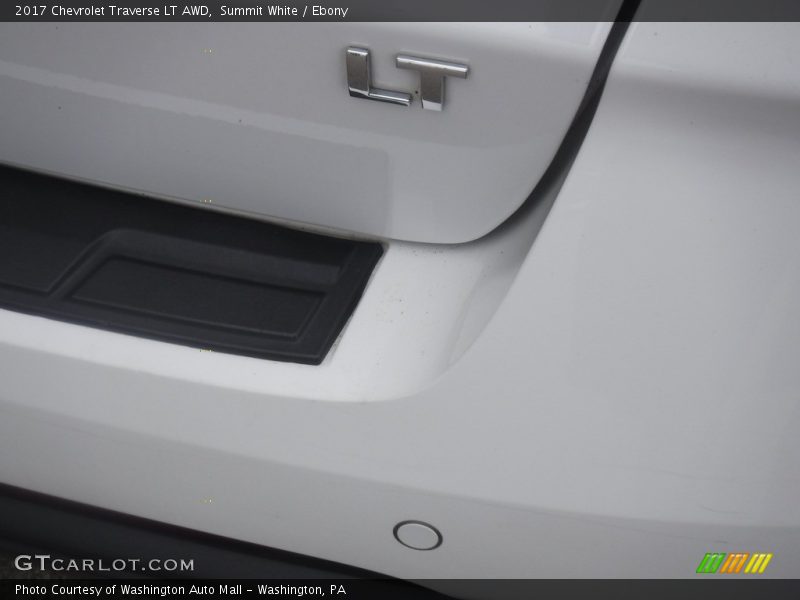 Summit White / Ebony 2017 Chevrolet Traverse LT AWD