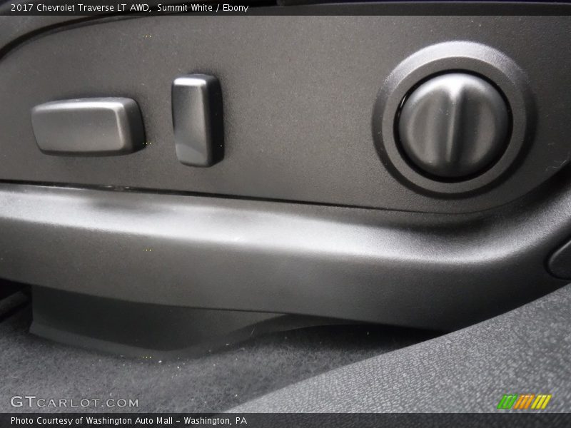 Summit White / Ebony 2017 Chevrolet Traverse LT AWD