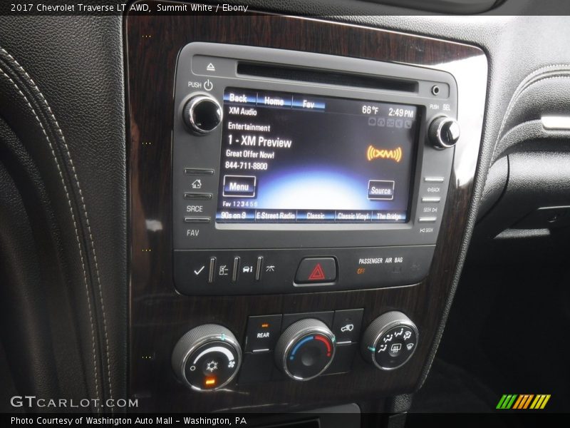 Summit White / Ebony 2017 Chevrolet Traverse LT AWD