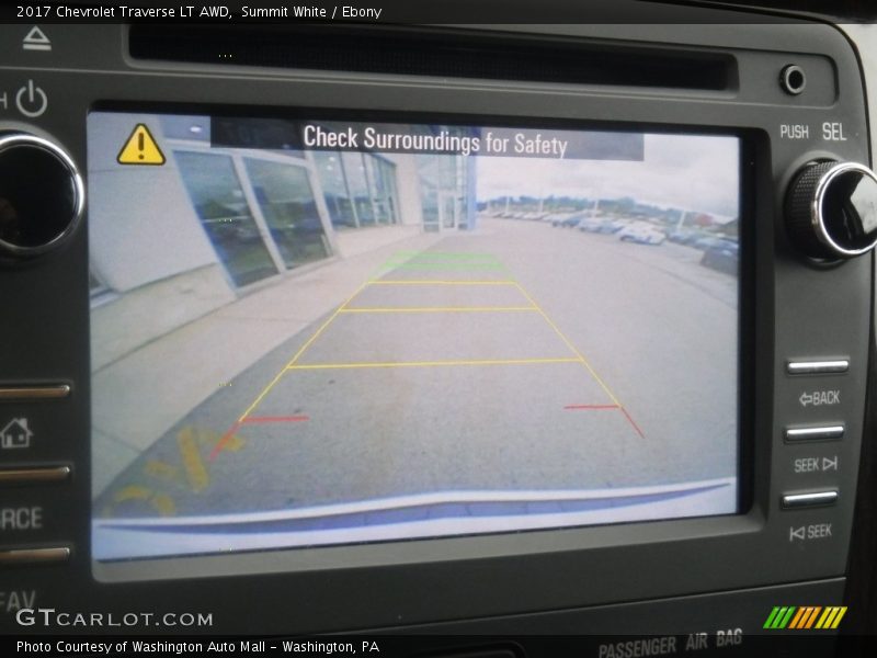 Summit White / Ebony 2017 Chevrolet Traverse LT AWD