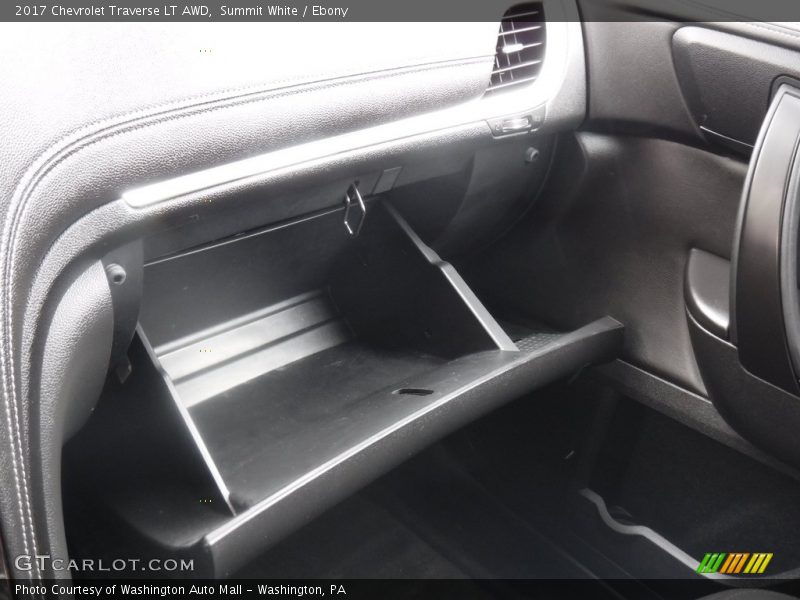 Summit White / Ebony 2017 Chevrolet Traverse LT AWD