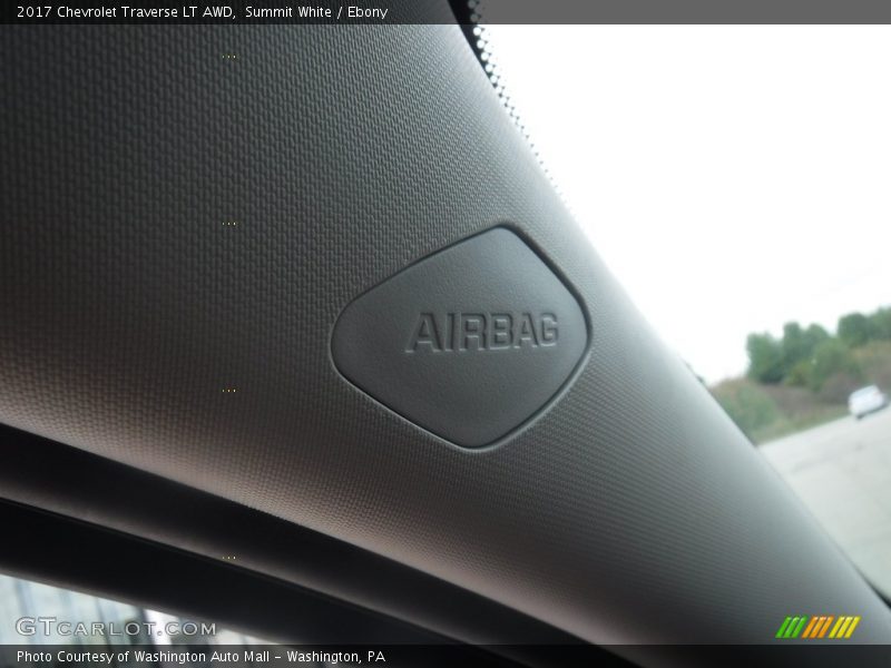 Summit White / Ebony 2017 Chevrolet Traverse LT AWD