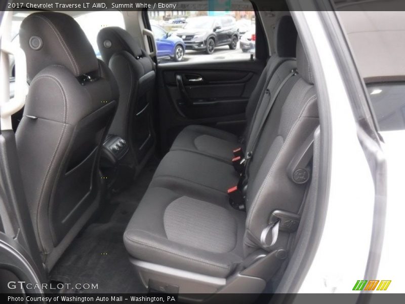 Summit White / Ebony 2017 Chevrolet Traverse LT AWD
