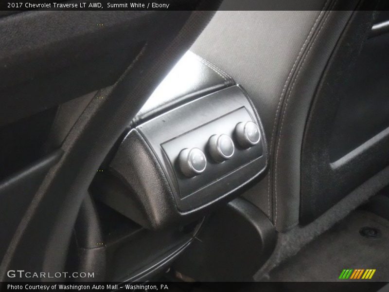Summit White / Ebony 2017 Chevrolet Traverse LT AWD