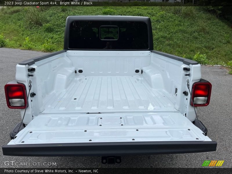 Bright White / Black 2023 Jeep Gladiator Sport 4x4