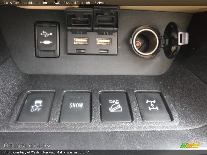 Blizzard Pearl White / Almond 2019 Toyota Highlander Limited AWD