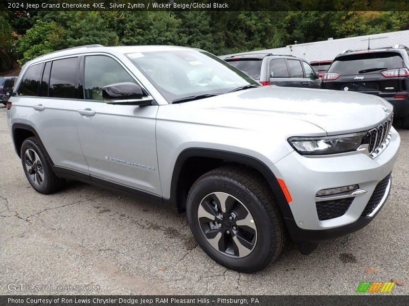 Front 3/4 View of 2024 Grand Cherokee 4XE