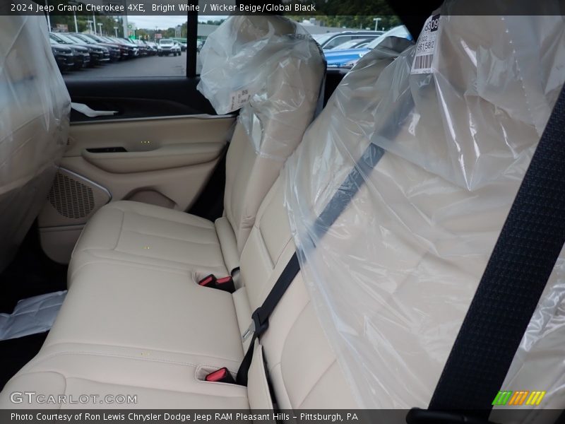 Bright White / Wicker Beige/Global Black 2024 Jeep Grand Cherokee 4XE