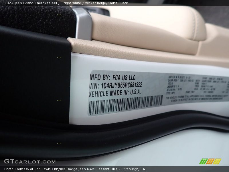 Bright White / Wicker Beige/Global Black 2024 Jeep Grand Cherokee 4XE