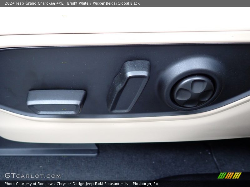 Bright White / Wicker Beige/Global Black 2024 Jeep Grand Cherokee 4XE