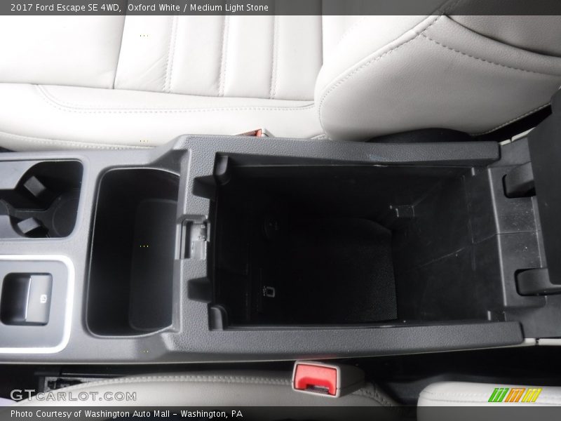 Oxford White / Medium Light Stone 2017 Ford Escape SE 4WD