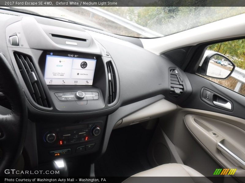 Oxford White / Medium Light Stone 2017 Ford Escape SE 4WD