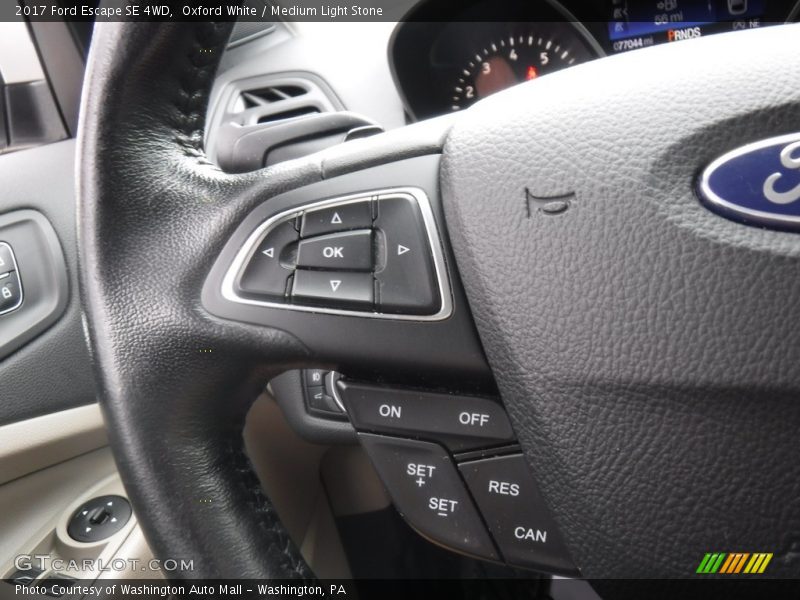 Oxford White / Medium Light Stone 2017 Ford Escape SE 4WD