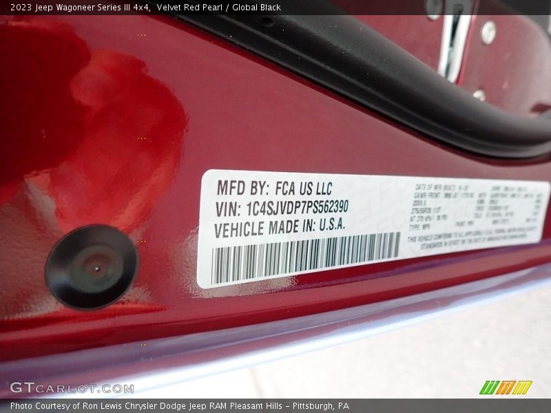 Velvet Red Pearl / Global Black 2023 Jeep Wagoneer Series III 4x4
