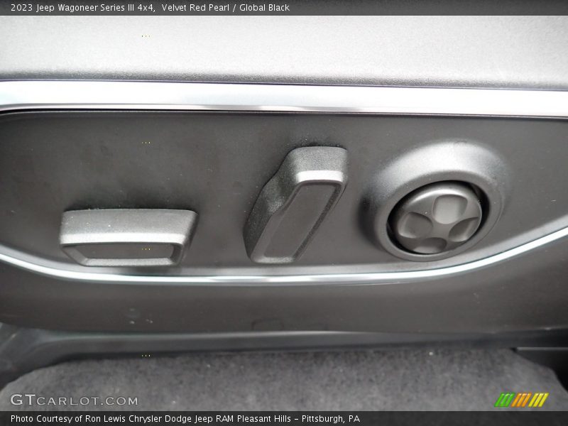 Velvet Red Pearl / Global Black 2023 Jeep Wagoneer Series III 4x4