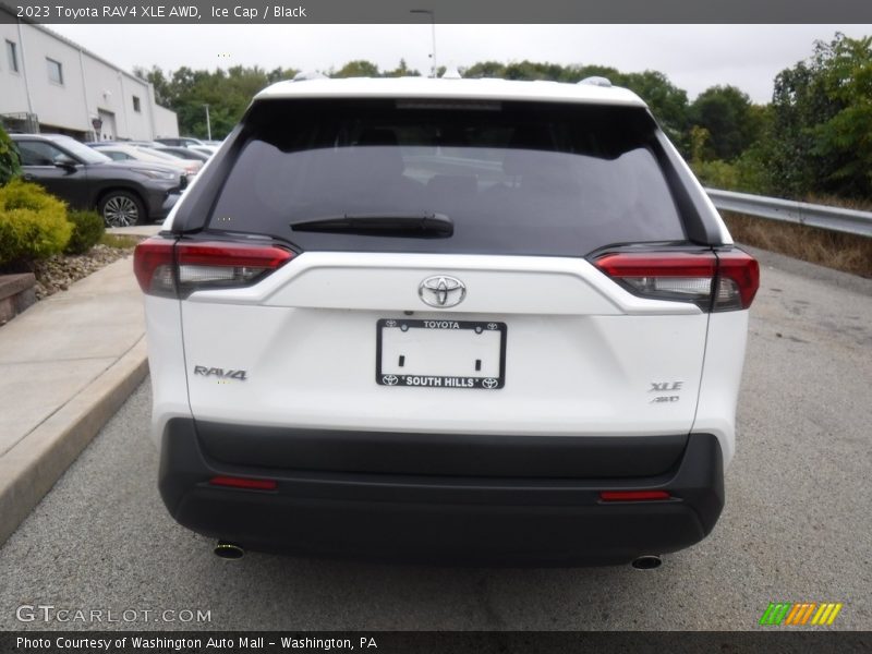 Ice Cap / Black 2023 Toyota RAV4 XLE AWD