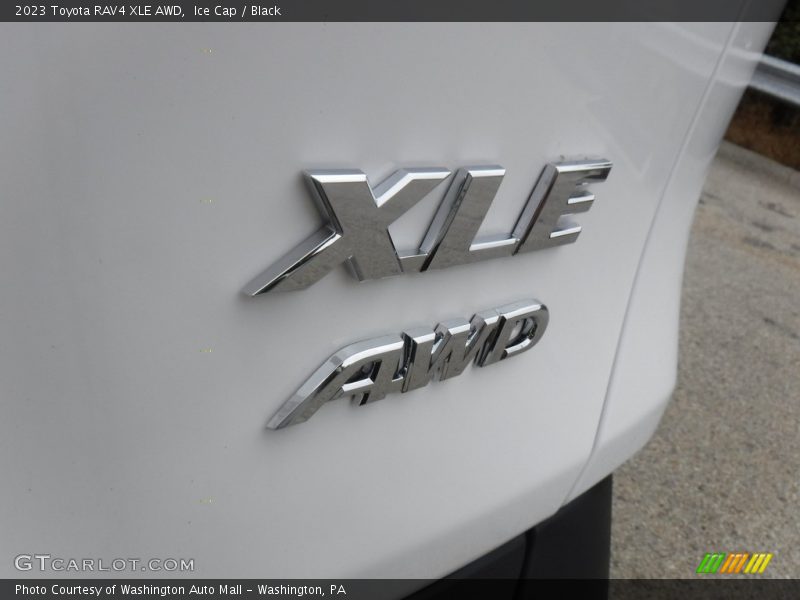 Ice Cap / Black 2023 Toyota RAV4 XLE AWD