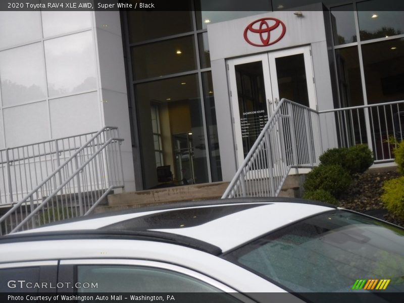 Super White / Black 2020 Toyota RAV4 XLE AWD