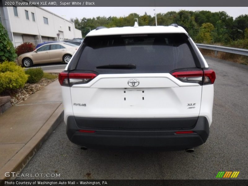 Super White / Black 2020 Toyota RAV4 XLE AWD