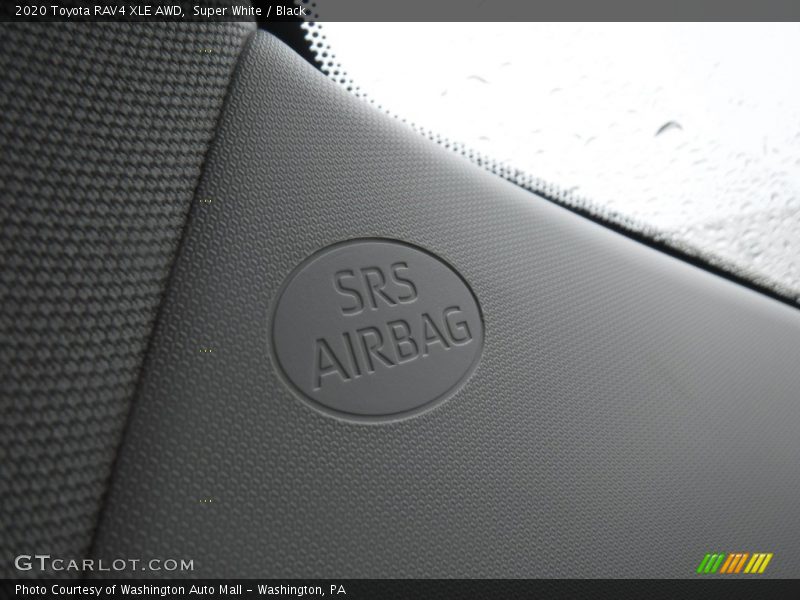 Super White / Black 2020 Toyota RAV4 XLE AWD