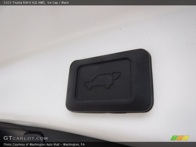 Ice Cap / Black 2023 Toyota RAV4 XLE AWD