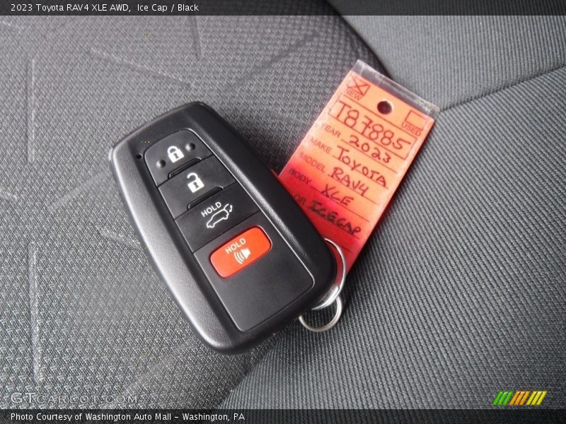 Ice Cap / Black 2023 Toyota RAV4 XLE AWD