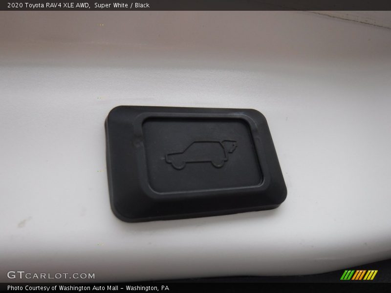 Super White / Black 2020 Toyota RAV4 XLE AWD