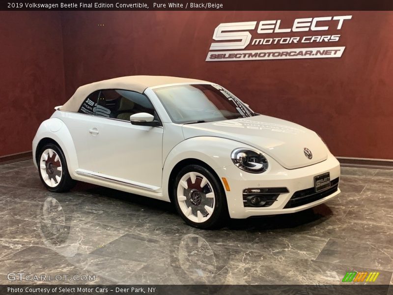 Front 3/4 View of 2019 Beetle Final Edition Convertible