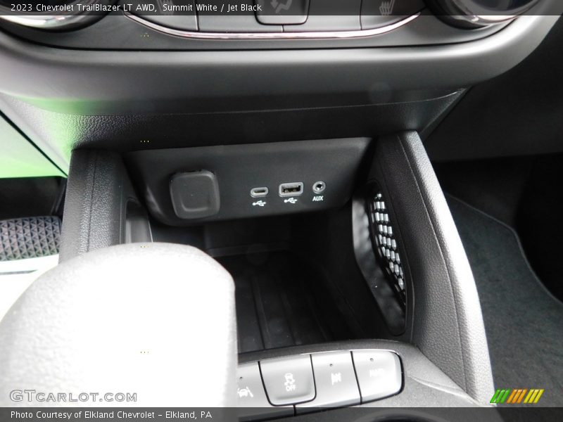 Summit White / Jet Black 2023 Chevrolet TrailBlazer LT AWD