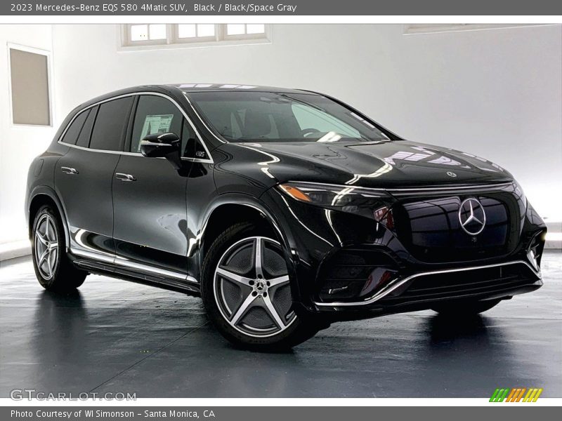 Front 3/4 View of 2023 EQS 580 4Matic SUV