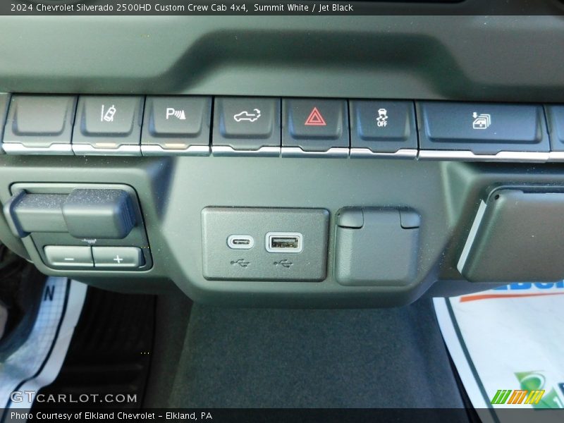 Summit White / Jet Black 2024 Chevrolet Silverado 2500HD Custom Crew Cab 4x4