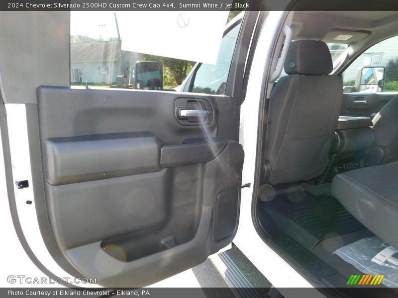 Summit White / Jet Black 2024 Chevrolet Silverado 2500HD Custom Crew Cab 4x4