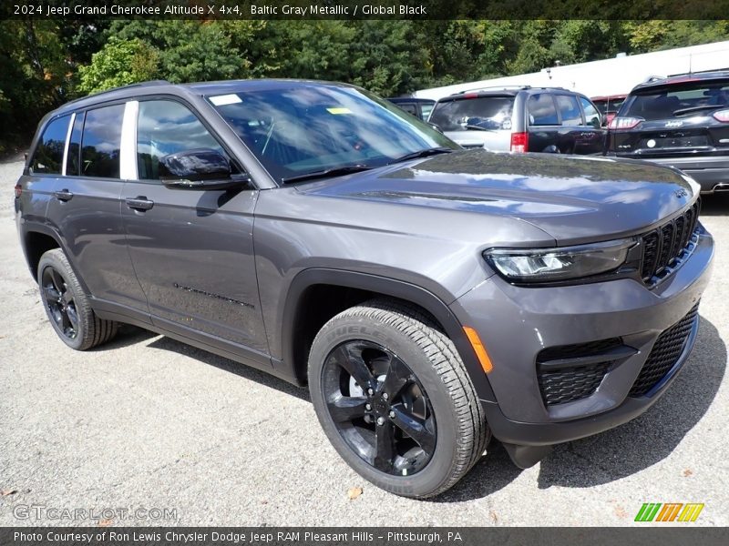 Front 3/4 View of 2024 Grand Cherokee Altitude X 4x4