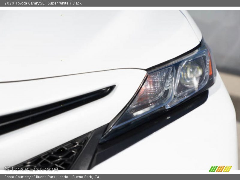 Super White / Black 2020 Toyota Camry SE