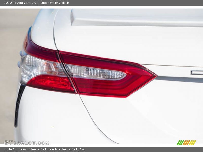 Super White / Black 2020 Toyota Camry SE