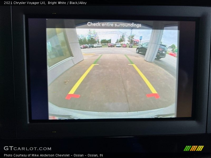 Bright White / Black/Alloy 2021 Chrysler Voyager LXI
